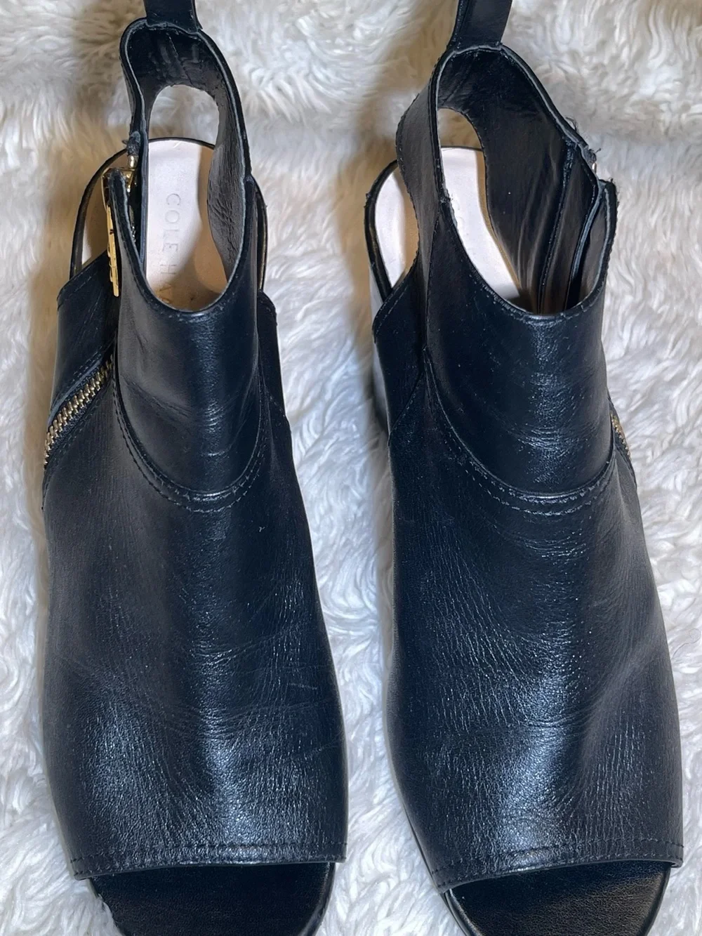 Cole haan women’s Black Open-Toe Leather Sandals size 8